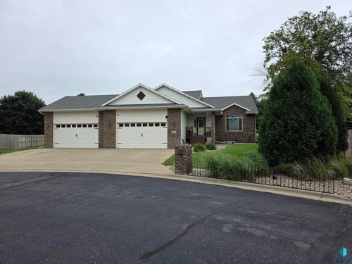 5205 S Summerfield Pl, Sioux Falls, SD, 57108-2305 | Card Image