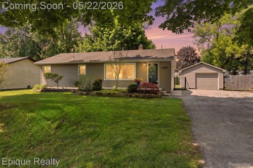 2624 Harrison Ave, Rochester Hills, MI, 48307-4743 | Card Image