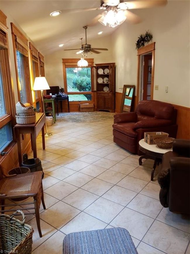 1695 Elk Spur Rd, House other with 3 bedrooms, 2 bathrooms and null parking in Fancy Gap VA | Image 4