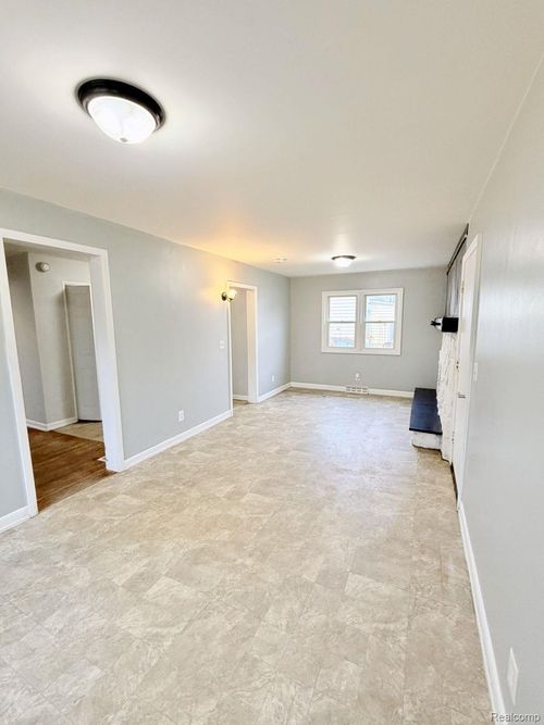 453 Riverside Ave, Adrian, MI, 49221-1526 | Card Image