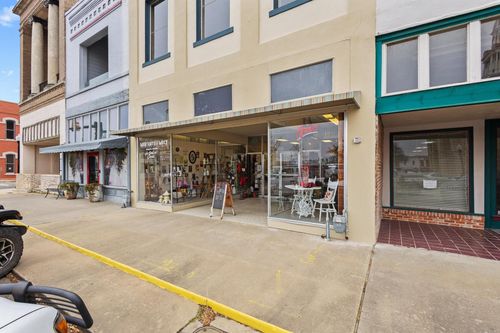 405 N Main St, Bonham, TX, 75418-4322 | Card Image