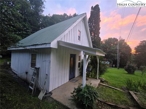 184 Hobert South Rd, Zionville, NC, 28698-8902 | Card Image