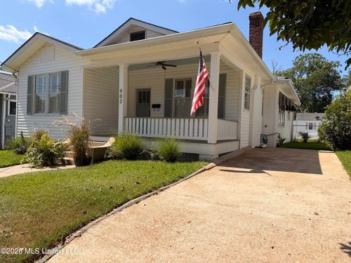 902 Washington St, Natchez, MS, 39120-3581 | Card Image