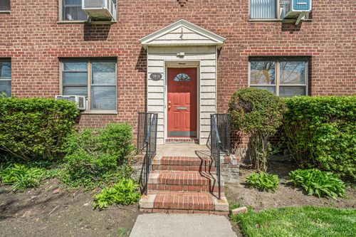 117-189-19 39th Ave, Flushing, NY, 11358-2369 | Card Image