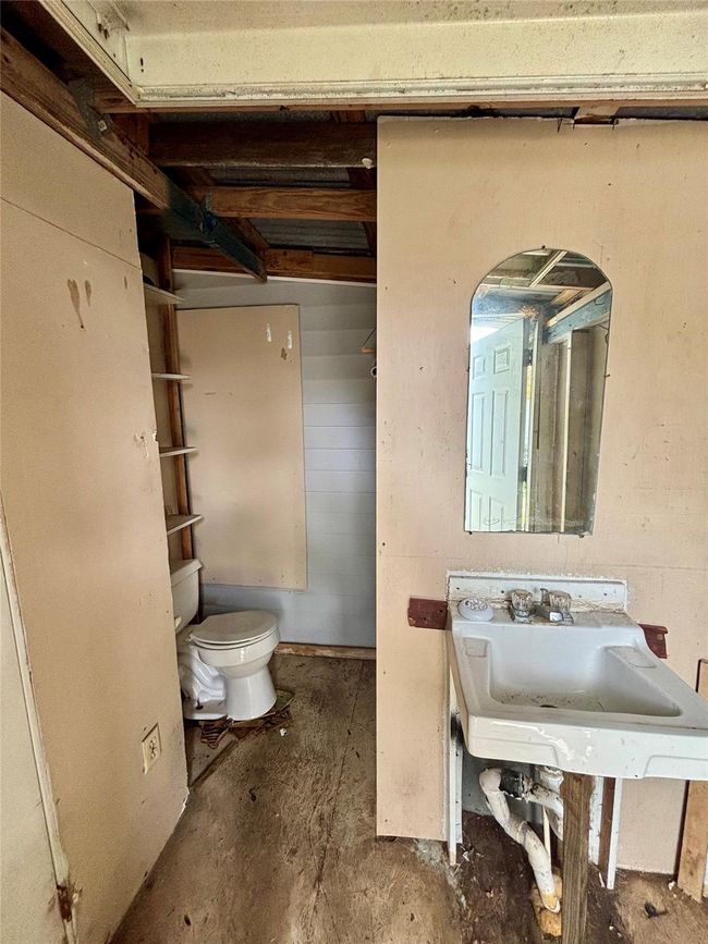 100 Upton Ln, House other with 2 bedrooms, 2 bathrooms and null parking in Brazoria TX | Image 15