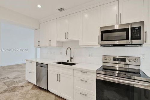 ph-18-90 Edgewater, Coral Gables, FL, 33133 | Card Image