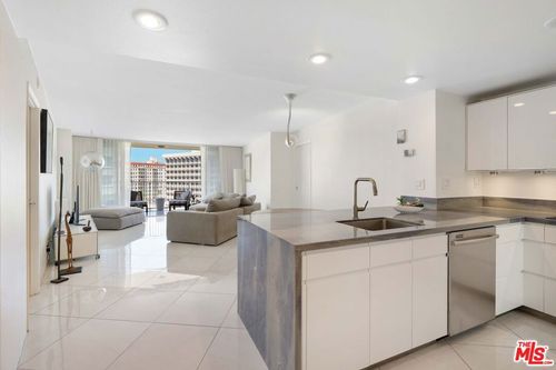 1501-700 E Ocean Blvd, Long Beach, CA, 90802-5867 | Card Image