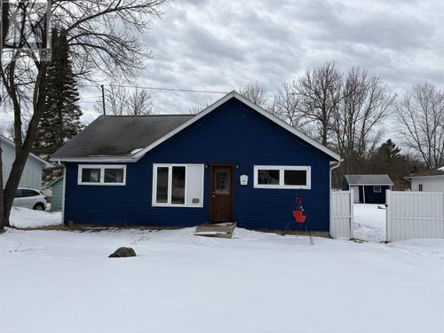 1232 Sunset Dr, Fort Frances, ON, P9A2T8 | Card Image