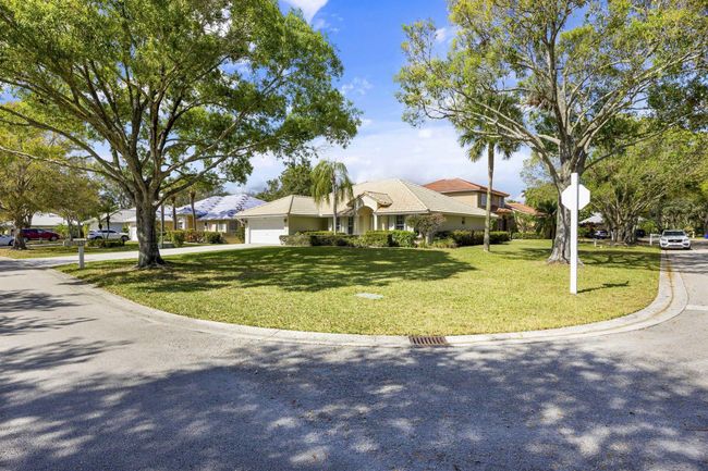 1040 Egret Circle Circle N, House other with 3 bedrooms, 2 bathrooms and null parking in Jupiter FL | Image 31