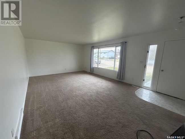 142 3rd St W, House other with 5 bedrooms, 2 bathrooms and null parking in Coronach SK | Image 5