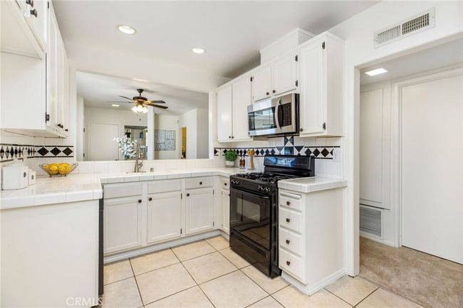 UNIT-209 - 14315 Riverside Dr, Condo with 2 bedrooms, 2 bathrooms and 3 parking in Sherman Oaks CA | Image 5