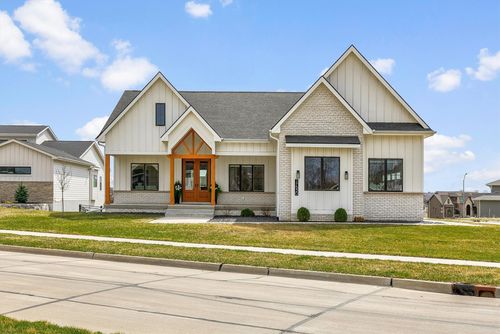 17530 Townsend Dr, Clive, IA, 50325-6214 | Card Image