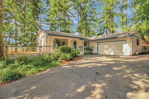 385 Glengarry Dr, Camano Island, WA, 98282-8736 | Card Image