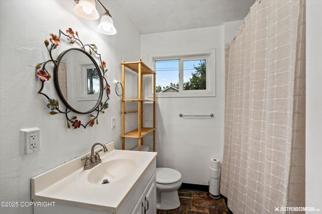 Full Bathroom | Image 16