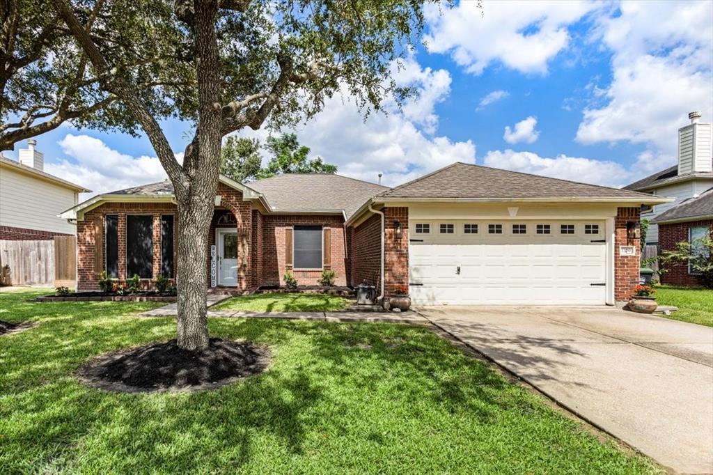 Lake Shore Dr, Pearland, TX 77581