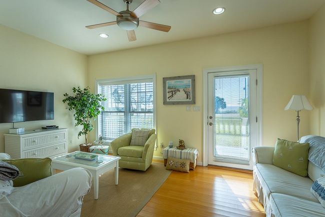Gorgeous living area with Bay views | Image 24