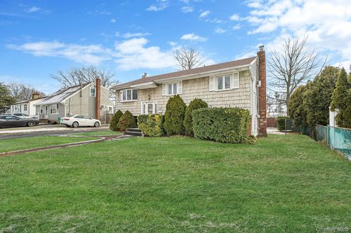 60 Liberty Ave, Babylon, NY, 11703-4920 | Card Image