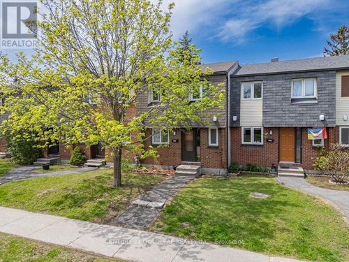 1342 Cedarcroft Cres, Gloucester, ON, K1B5C8 | Card Image