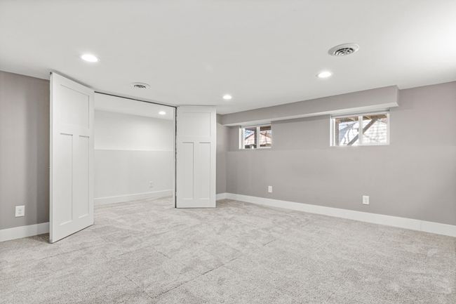 2369 W Valentine Avenue-10.jpg | Image 8