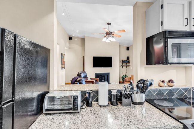 APT-305 - 1406 Windsor Rd, Condo with 2 bedrooms, 2 bathrooms and 2 parking in Austin TX | Image 14