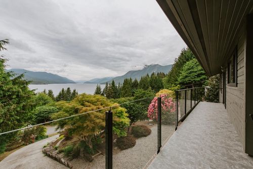 6950 Porpoise Dr, Sechelt, BC, V7Z0C8 | Card Image