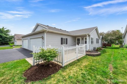 40 S Juniper Dr, North Aurora, IL, 60542-1590 | Card Image