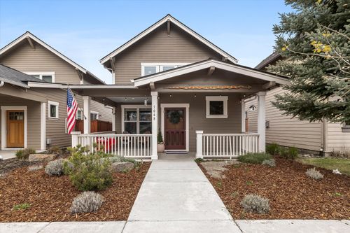1048 E Black Butte Ave, Sisters, OR, 97759-5043 | Card Image