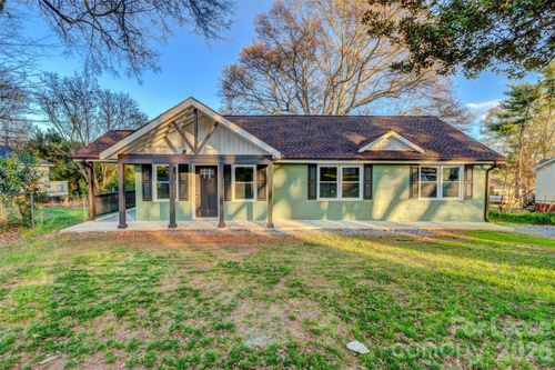 824 2nd St, Kings Mountain, NC, 28086-2166 | Card Image