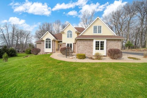 4830 Stonewood Dr, Jackson, MI, 49201-7902 | Card Image