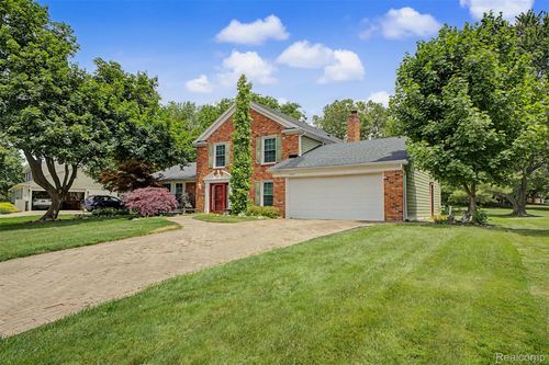 16638 Old Bedford Rd, Northville, MI, 48168-2067 | Card Image