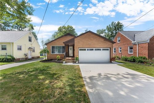 3826 W 210th St, Fairview Park, OH, 44126-1403 | Card Image