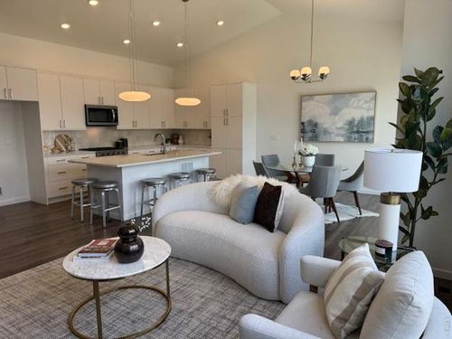 2-b-727 Kubat Ln, Longmont, CO, 80503-9492 | Card Image