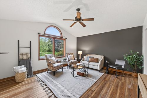 341 Wedgewood Dr, Mahtomedi, MN, 55115-1783 | Card Image
