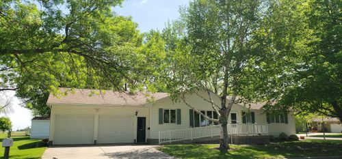 909 4th Ave Se, Wells, MN, 56097-1834 | Card Image