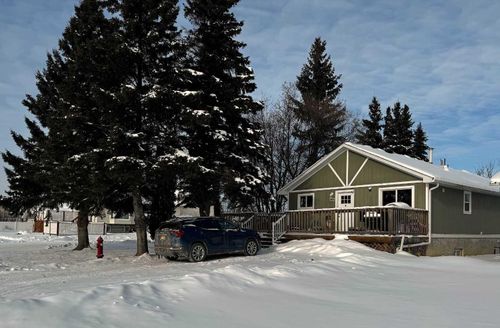 512 2 Ave Nw, Slave Lake, AB, T0G2A1 | Card Image