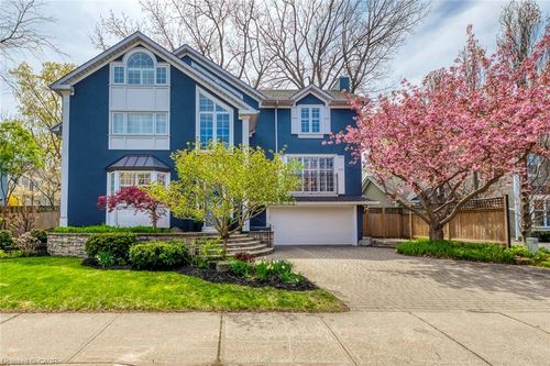 48 Forsythe St, Oakville, ON, L6K3J7 | Card Image