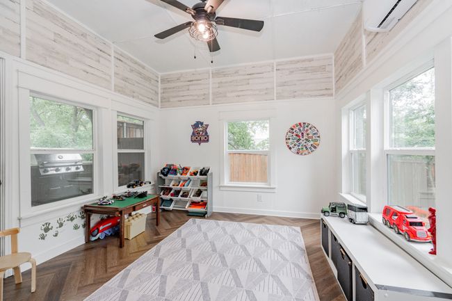 Office, studio or game room | Image 10