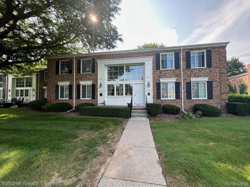 68-683 E Fox Hills Dr, Bloomfield Hills, MI, 48304-1342 | Card Image