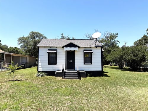 707 E 23rd St, Cisco, TX, 76437-5217 | Card Image