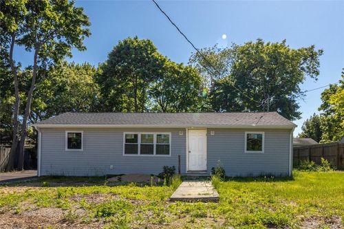 547 Taylor Ave, East Patchogue, NY, 11772-5122 | Card Image