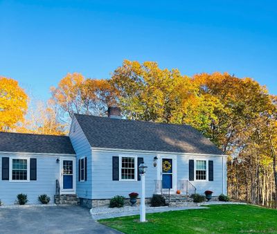 16 Riverview Avenue, House other with 3 bedrooms, 1 bathrooms and null parking in Deep River CT | Image 1