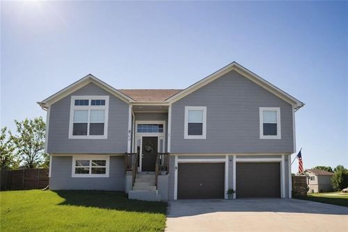 9709 E 221st St, Peculiar, MO, 64078-8813 | Card Image