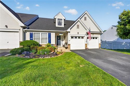 1330 Briarwood Ln, Forks Twp, PA, 18040-6688 | Card Image
