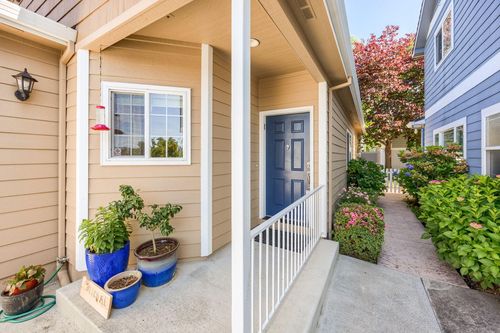 2096 Creek Dr, Ashland, OR, 97520-3716 | Card Image