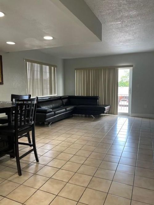 apt-b21-6600 W 2nd Ct, Hialeah, FL, 33012-6789 | Card Image