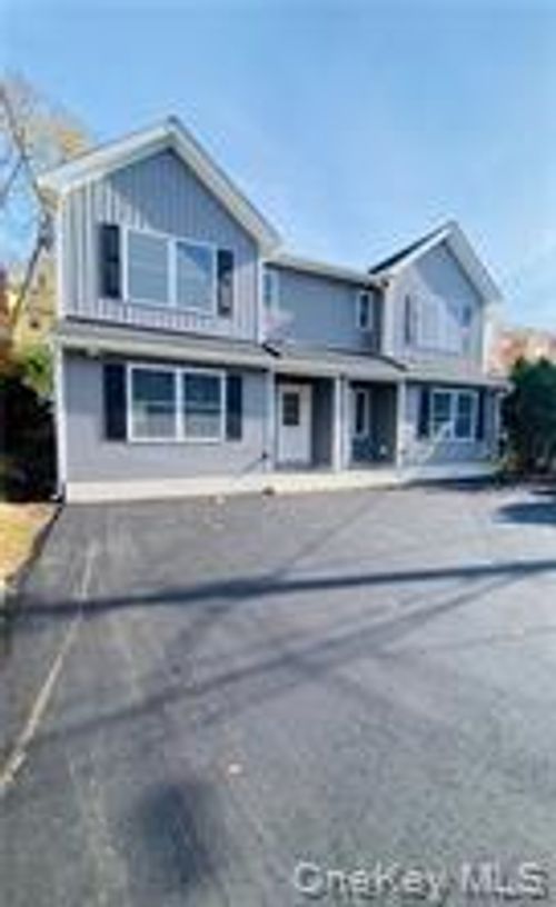 82 Center St, Highland Fls, NY, 10928-1808 | Card Image