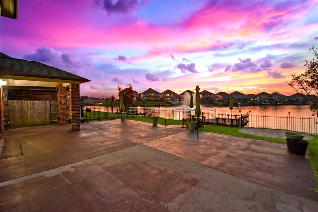 Lake Bend Shore Dr, Spring, TX 77386