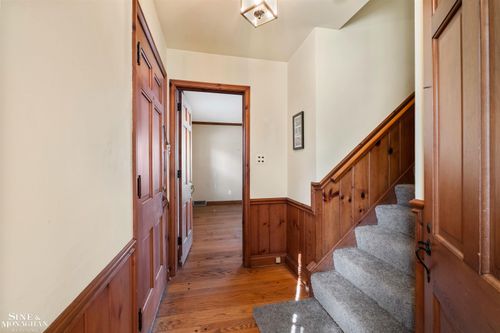 1930 Fleetwood Dr, Grosse Pointe Woods, MI, 48236-1645 | Card Image