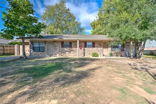 1500 A&B N Pleasant Street, Springdale, AR, 72764 | Card Image