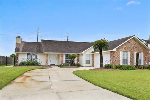 3505 Lake Lynn Dr, Gretna, LA, 70056-8332 | Card Image